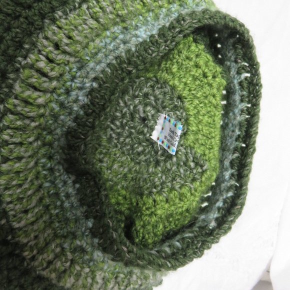 HAND CROCHET HAT OF VARIEGATED GREEN COLORS/UNISEX - Picture 9 of 9